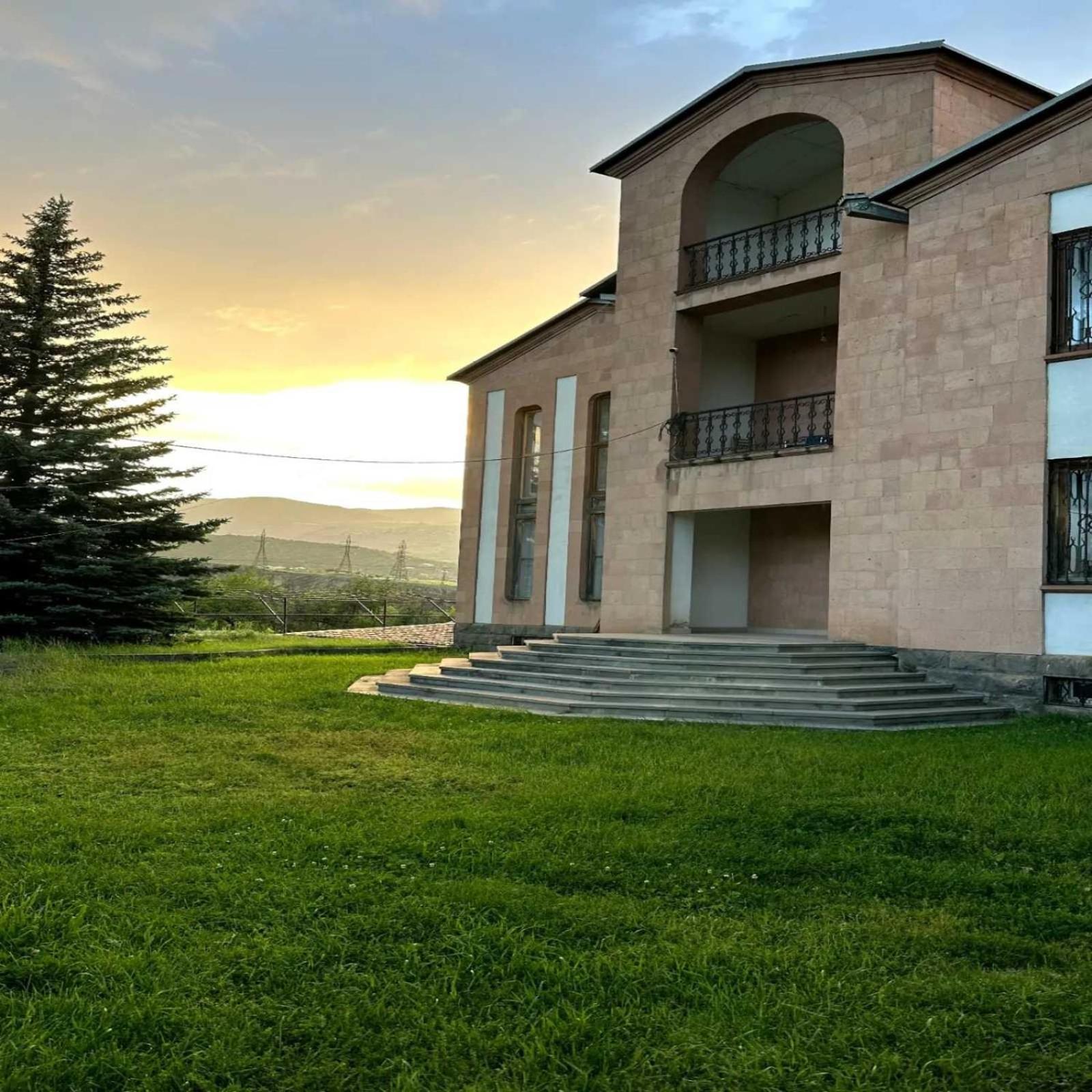 Luse Guest House Ijevan Eksteriør billede